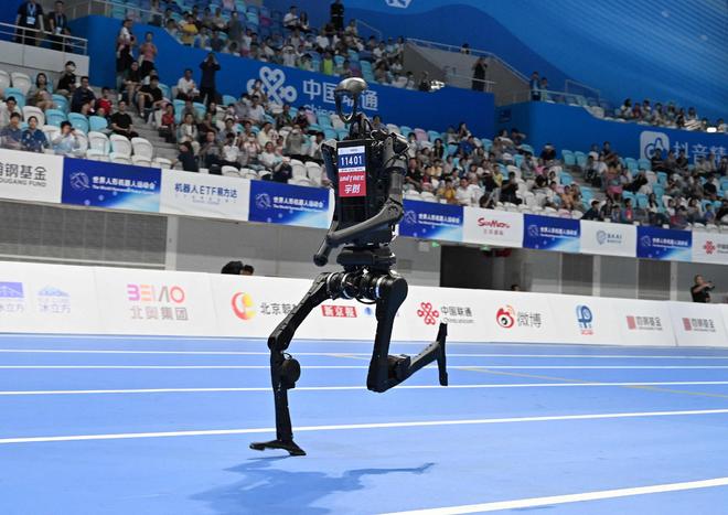 兴：用遥控追求极致速度；蔡浩宇AI游戏上架2719元｜极客早知道CQ9电子Sam Altman：AI存在泡沫；宇树机器人夺金王兴(图3)