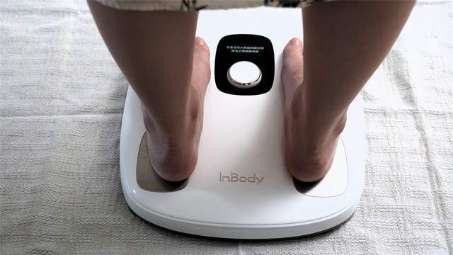 ：3频8电极+12项数据+97%准确率有点全面CQ9电子有限公司InBody体脂秤H30评测(图6)